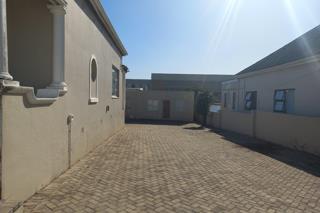 To Let commercial Property for Rent in Quigney Eastern Cape